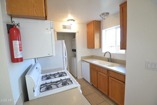 Building Photo - 4431 Plaza Vista