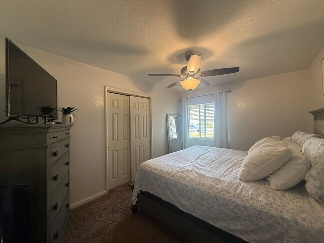 Building Photo - 3 bedrooms, 2-bathroom home with pool in Visalia, CA!