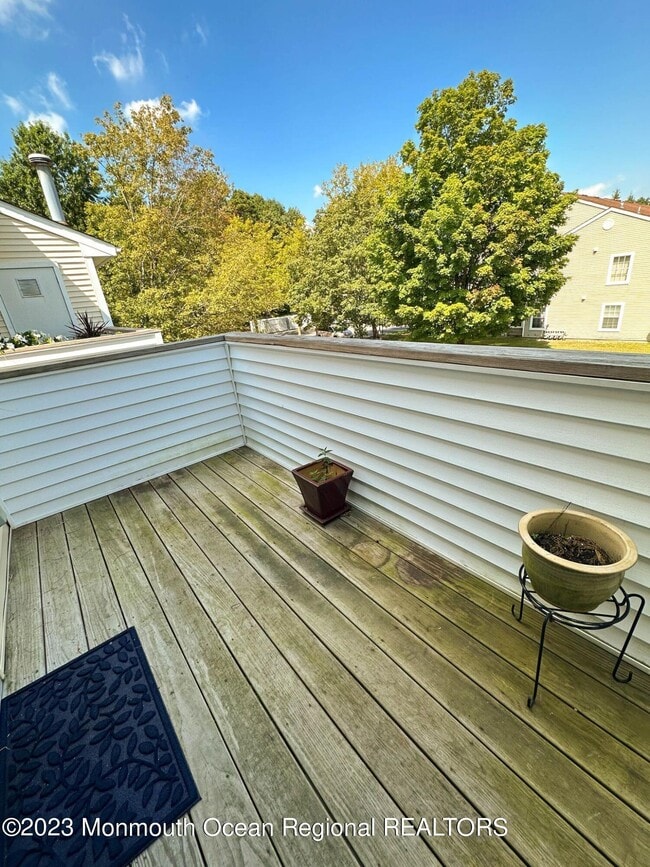 Building Photo - 2 Basset Ct