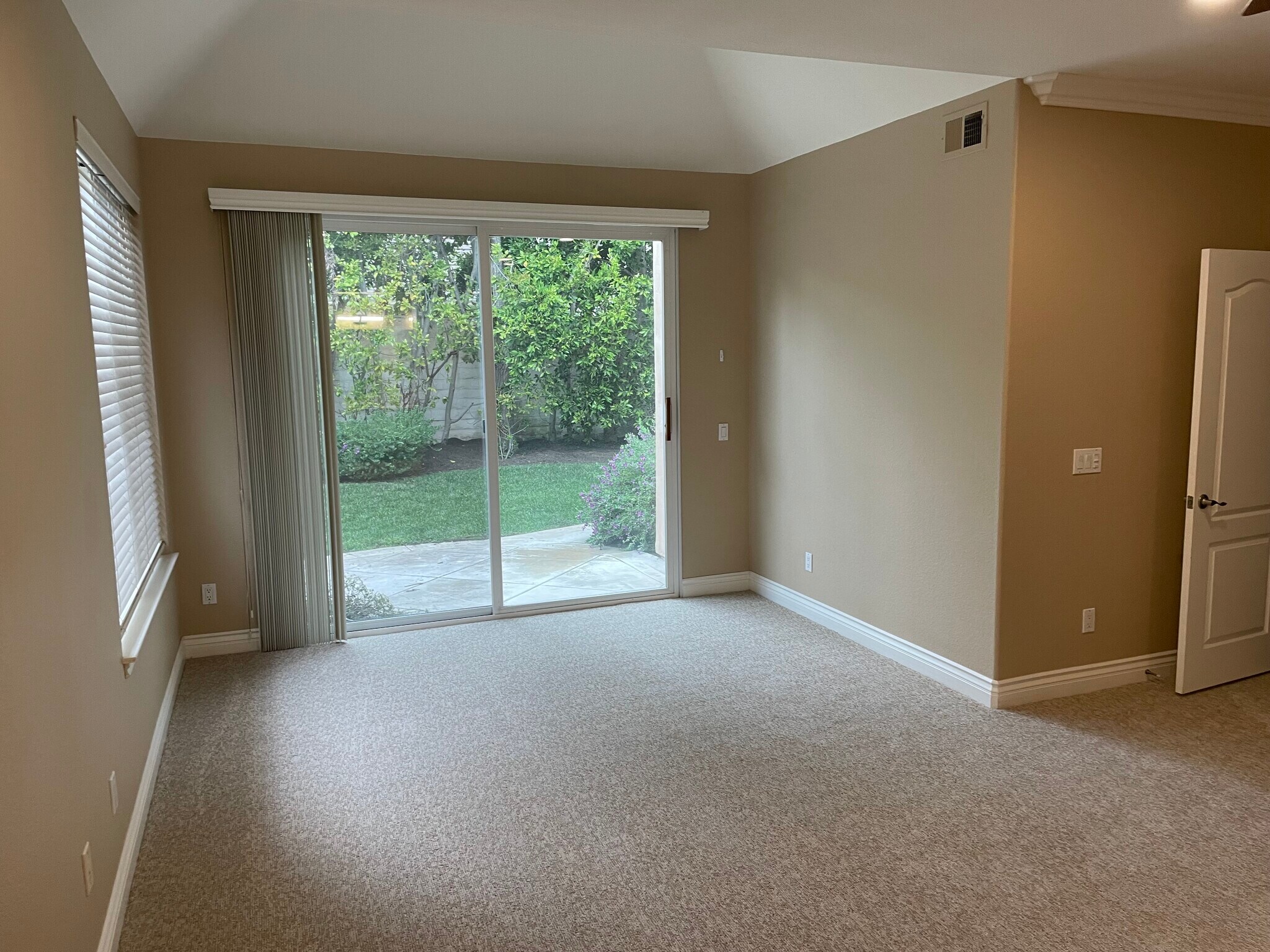 Master BR - 5028 Pearlman Way