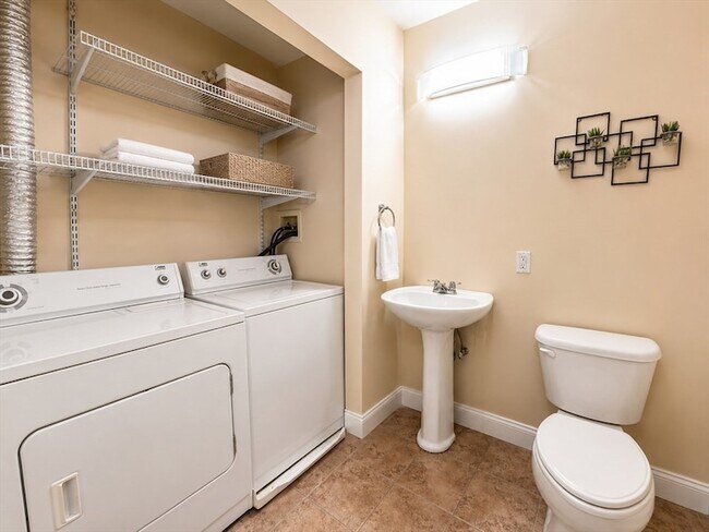 Building Photo - 1304-1312 Commonwealth Avenue Unit 6