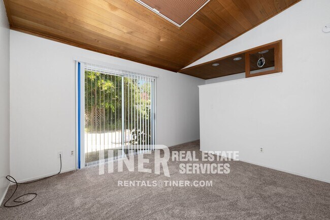 Building Photo - 4935 Kurz Cir