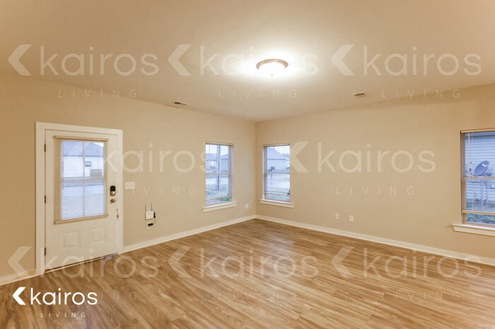 Building Photo - 611 White Oak Cir