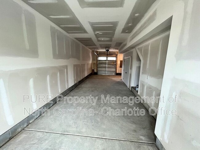 Building Photo - 611 W Tremont Ave