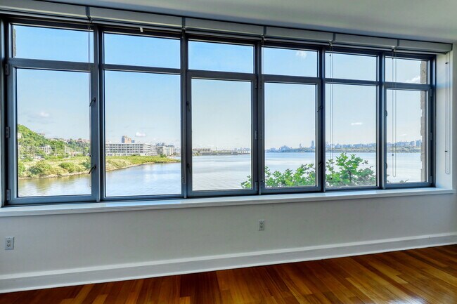 Building Photo - 8100 River Rd