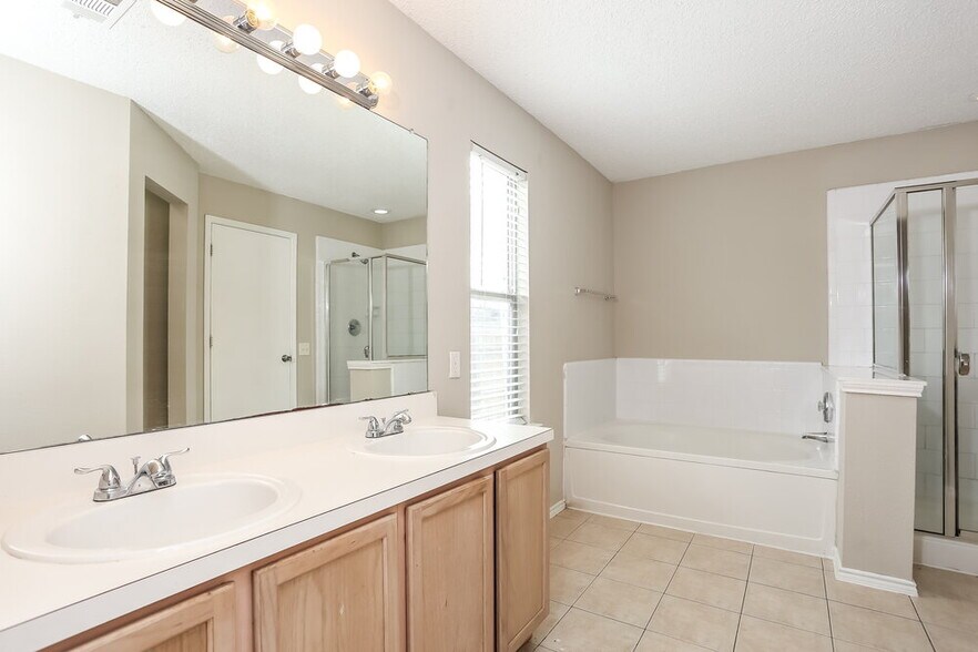 Building Photo - 6736 Ambercrest Dr