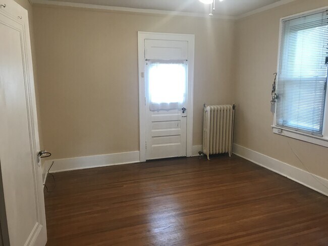 Building Photo - Move in Ready 4 Bedroom 2.5 Bath