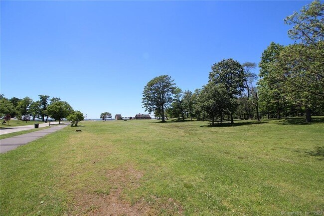 Building Photo - 637 Cove Rd