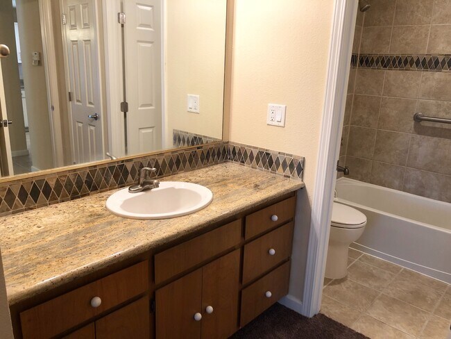 Building Photo - Very Nice 1 bedroom in gated community $1295