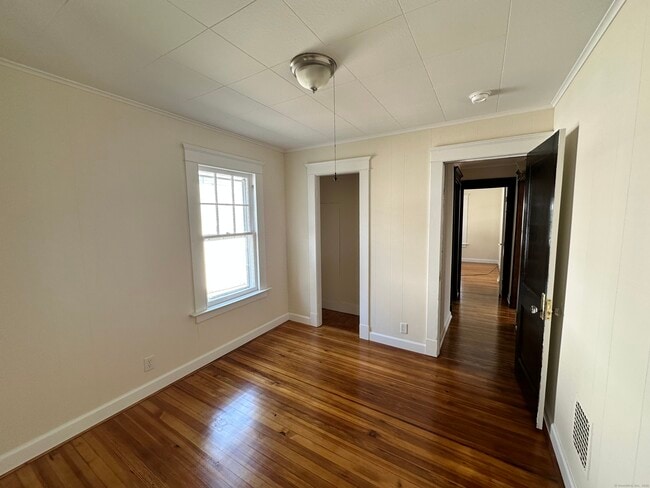 Building Photo - 128 Grove Pl