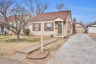 Building Photo - 812 E Olmstead Ave