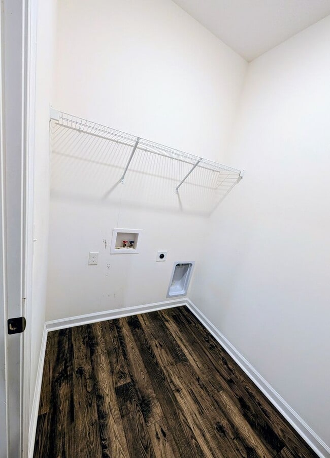 Building Photo - Great Home Available Now