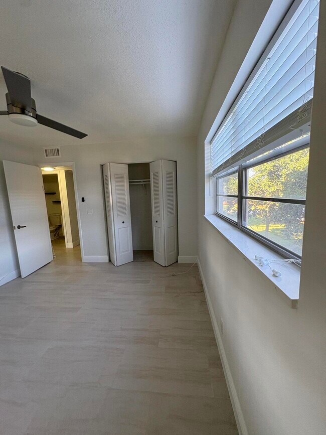 Building Photo - 244 Sheffield J