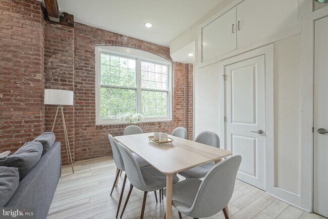 Building Photo - 1508 N Mascher St