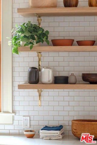 Building Photo - 4365 Clayton Ave W