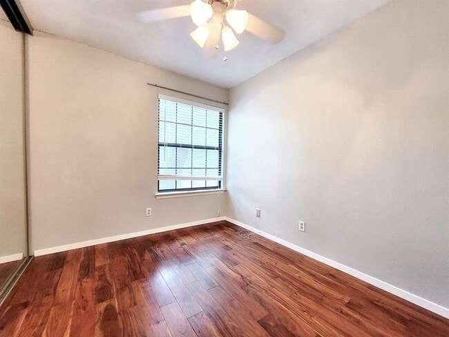 Building Photo - Cozy 3 Bed, 1.5 Bath Rental with Garage an...