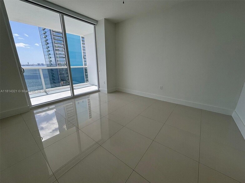 Building Photo - 600 NE 27th St