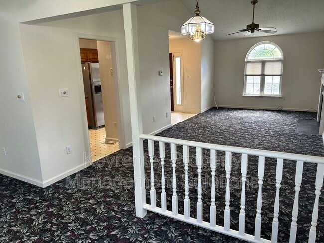 Building Photo - 2055 Hampton Dr
