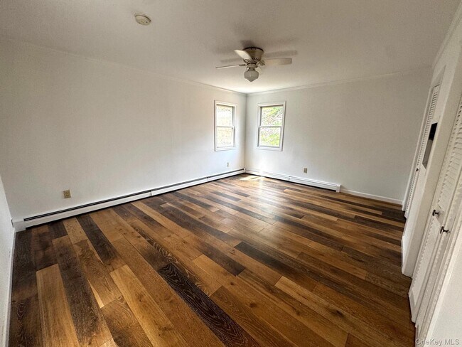 Building Photo - 2581 Roanoke Ave