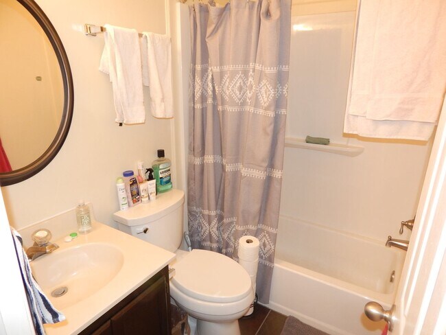 Building Photo - 305 Chowning Pl