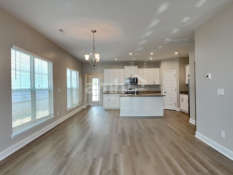 Building Photo - 5342 Tupelo St