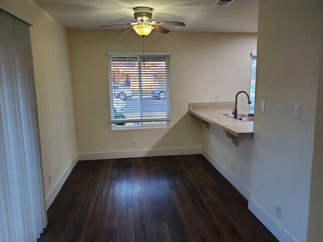 Building Photo - Beautiful 3 bedroom, 2 bath condo for rent...