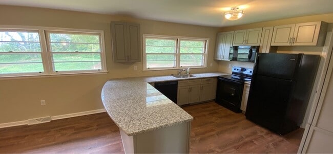 Building Photo - 1200 Davis Mill Rd