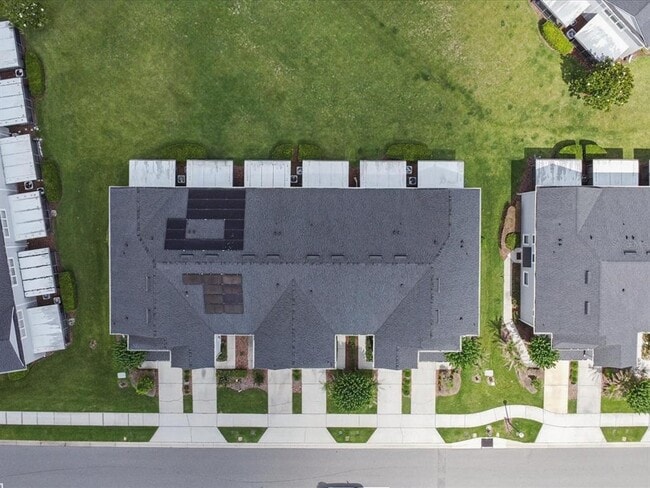 Building Photo - 1055 Rock Harbor Ave
