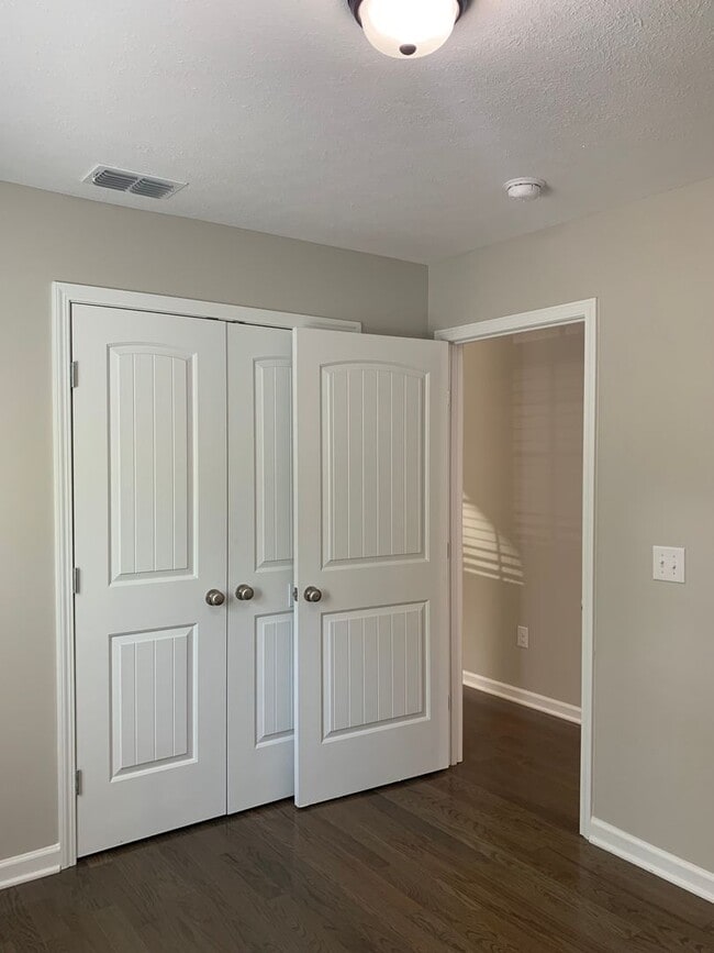 Building Photo - Charming 3 Bedroom Home in Private Setting in Tullahoma...