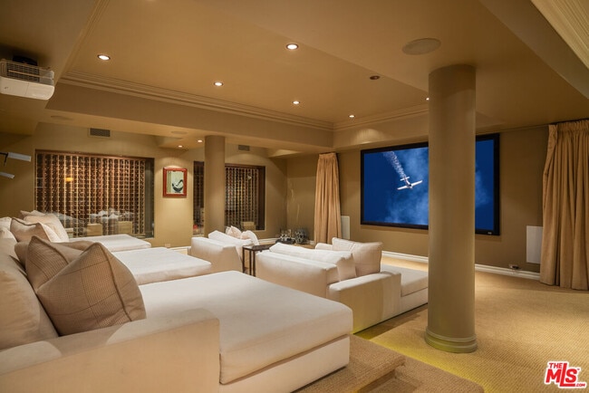 Building Photo - 10847 Bellagio Rd