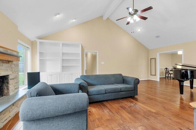 Building Photo - 11634 Southlake Dr