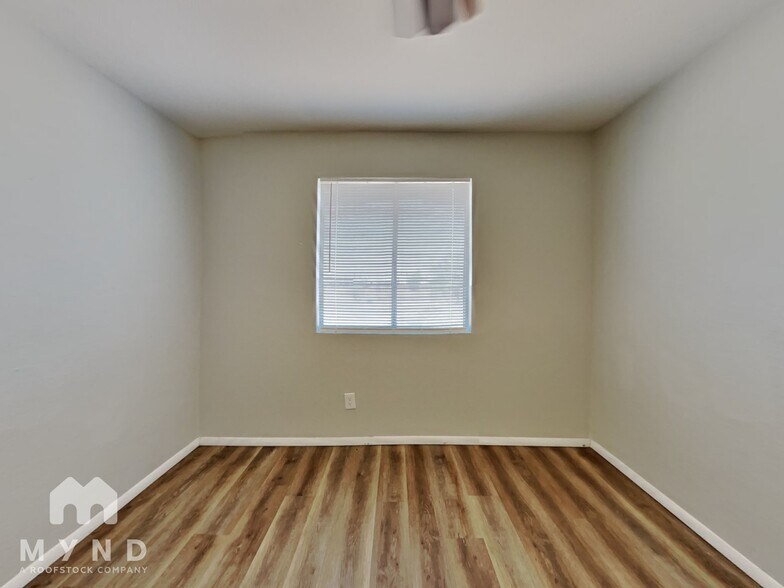Building Photo - 11520 E Wier Ave