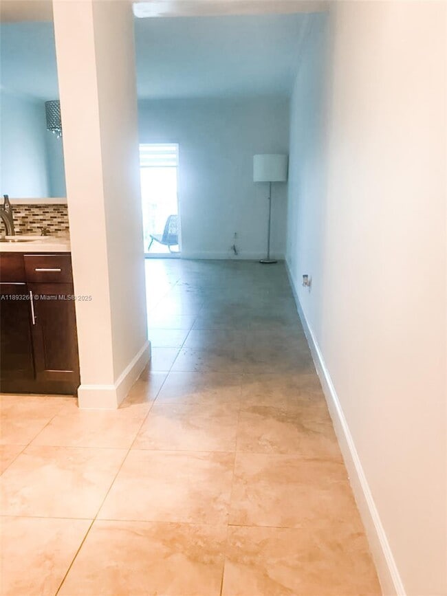 Building Photo - 50 Menores Ave