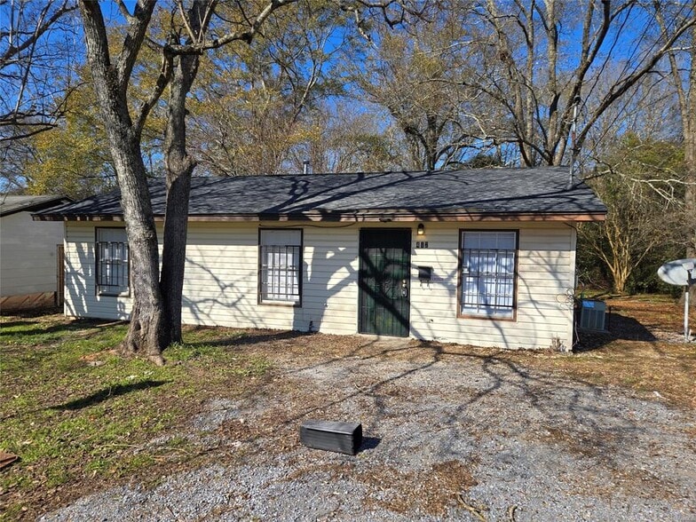 Building Photo - 412 Edward St