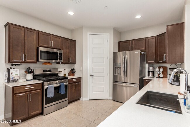 Building Photo - 5701 S Verde