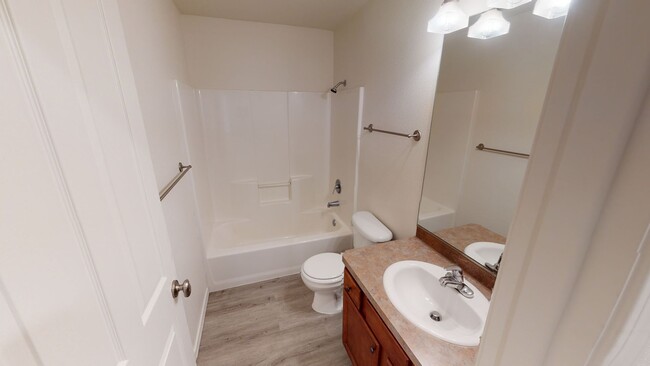 Building Photo - Two Level End Town Home  in Cascadia Villa...