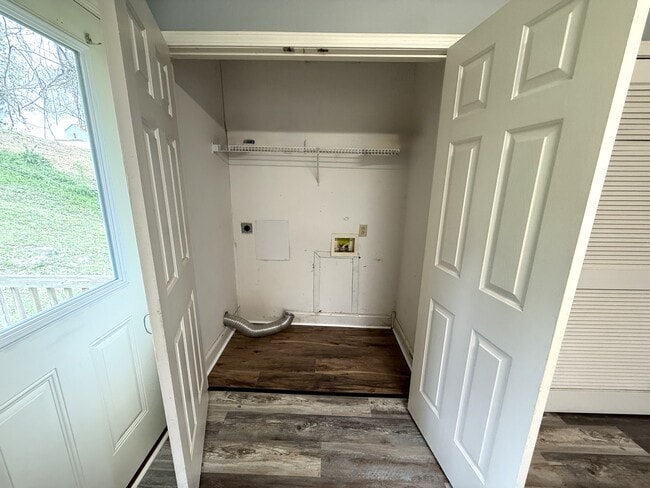 Building Photo - 709 W Columbia St