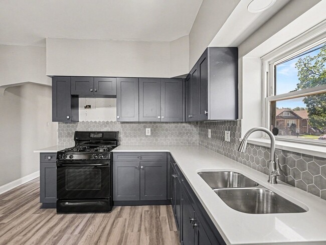 Building Photo - 1542 S 60th Ct