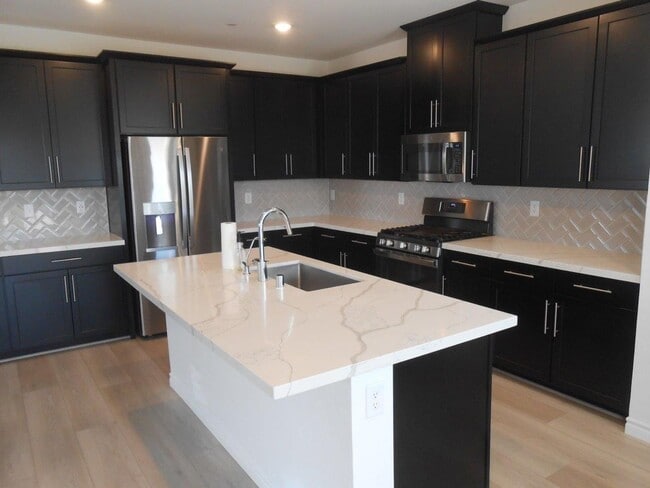 Building Photo - Beautiful Spacious Home in Henderson