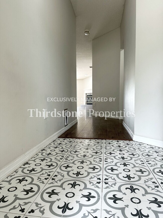 Building Photo - 1051 Moosehead Dr