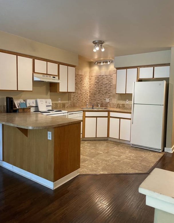 Primary Photo - 1380 Olney Ave