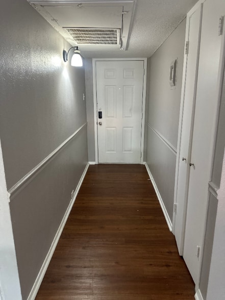 Building Photo - 2114 E Marshall Ave