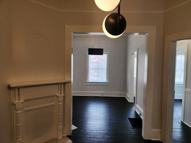 Building Photo - 1512 Barnard St