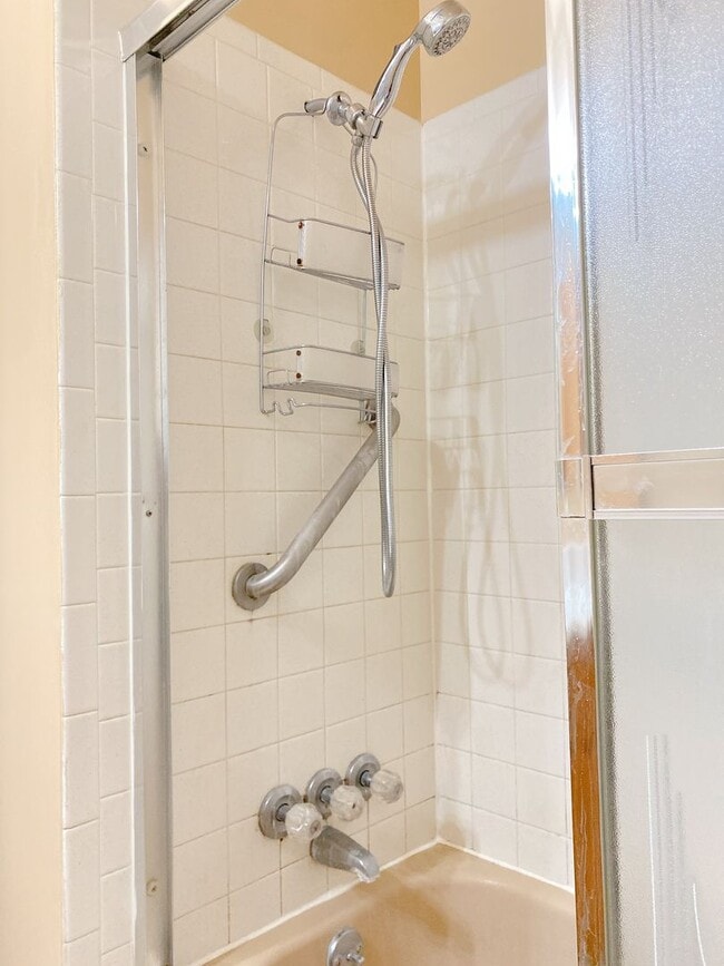 Building Photo - A wonderful 4-bedroom house in the Benson Gardens area - near Walmart Neighborhood Market, Asian ...