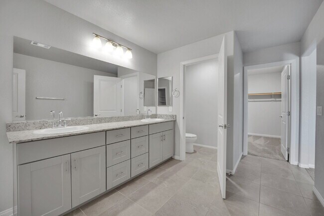 Building Photo - Gorgeous 5 Bedroom home!