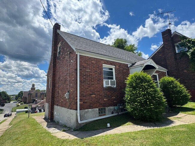 Building Photo - 701 Mehaffey St