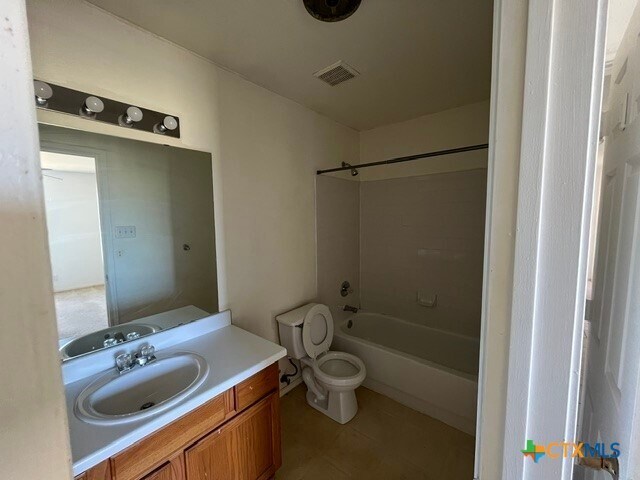 Building Photo - 3414 Crescent Dr