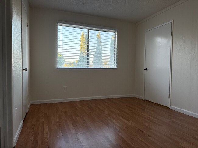 Building Photo - 22411 Del Valle St