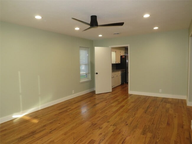 Building Photo - 3316 Darby Ln