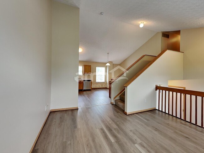 Building Photo - 3959 Highland Bluff Dr